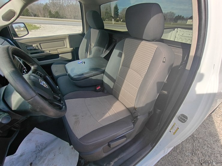 2012-dodge-1500-image-28