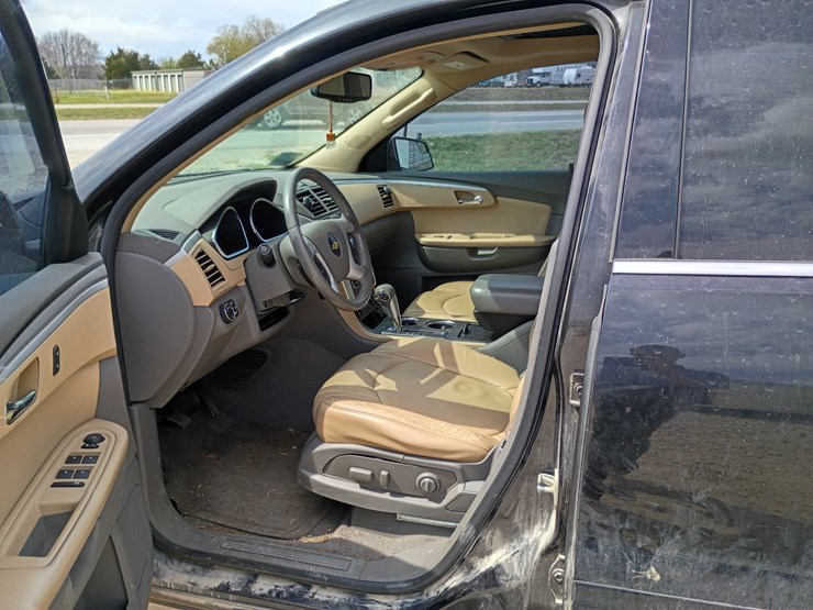 2011-chevrolet-traverse-image-25