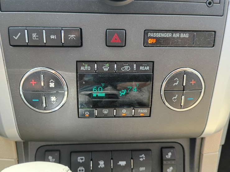 2011-chevrolet-traverse-image-41