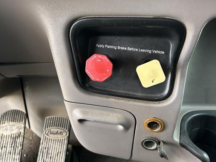 2012-peterbilt-386-image-19