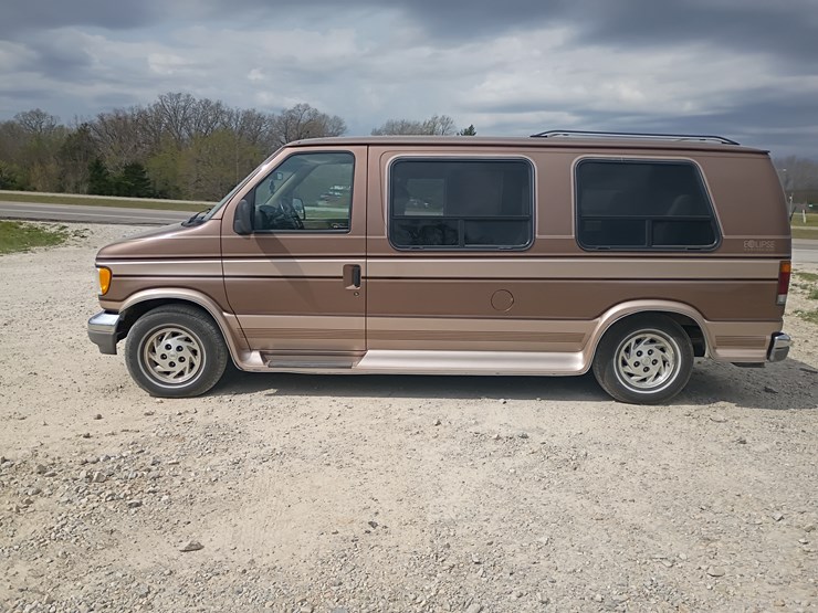1992-ford-e150-image-3