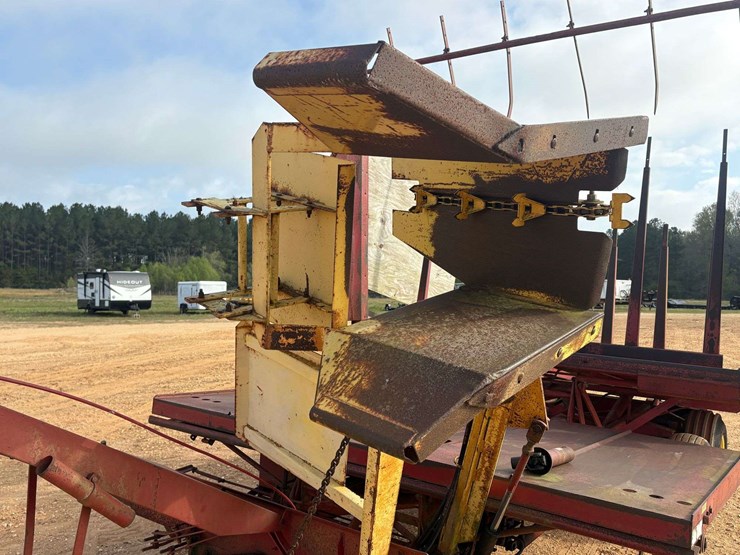 new-holland-1033-image-10