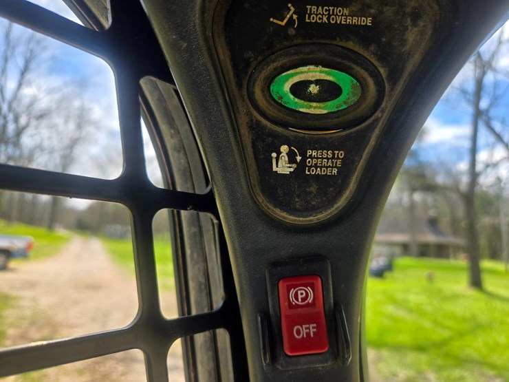 2010-bobcat-t650-image-42