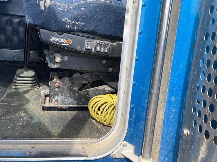 2004-kenworth-w900-image-75