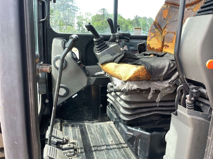 2011-bobcat-e35-image-18