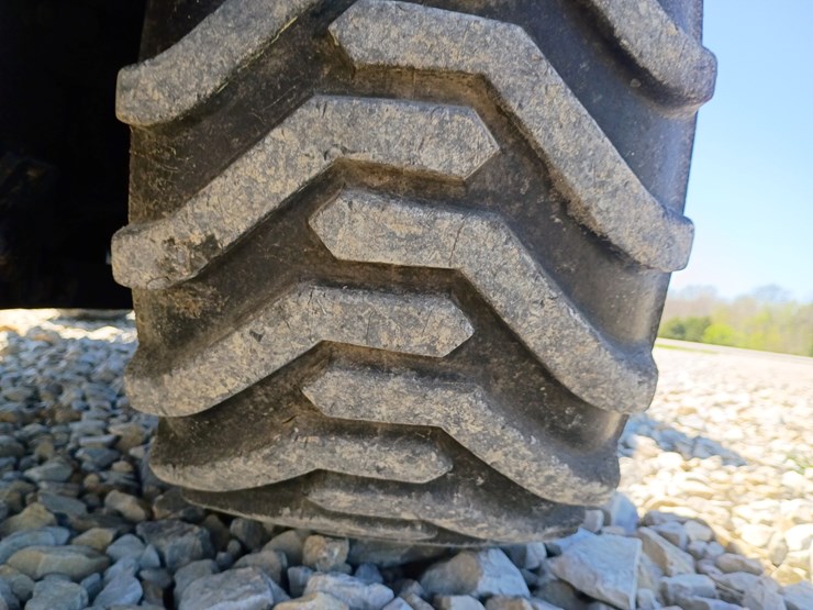 2013-john-deere-1025r-image-77