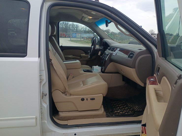 2013-chevrolet-2500-image-34