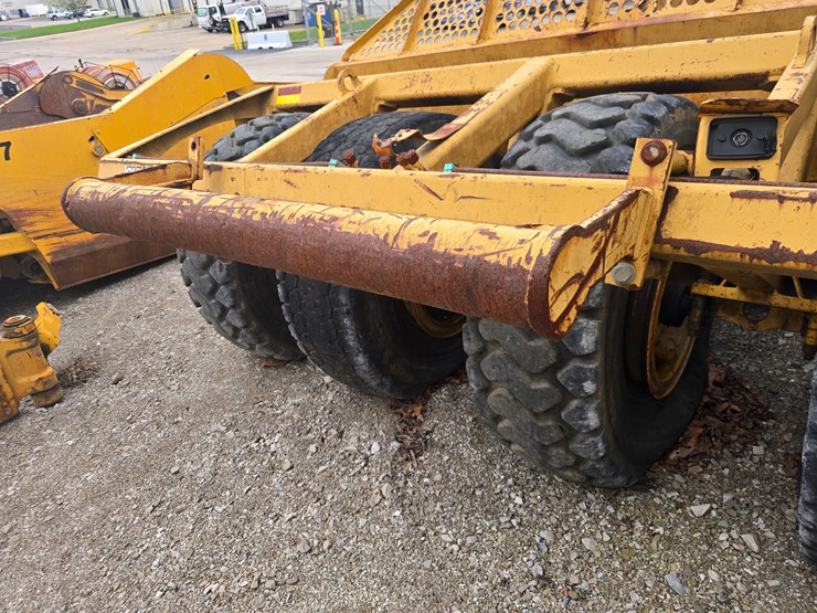 2006-deere-1812c-image-47