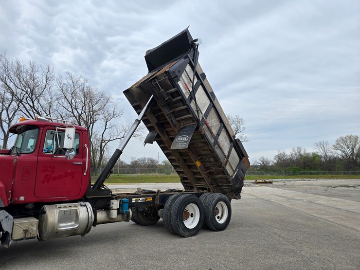 2003-mack-rd688s-image-27