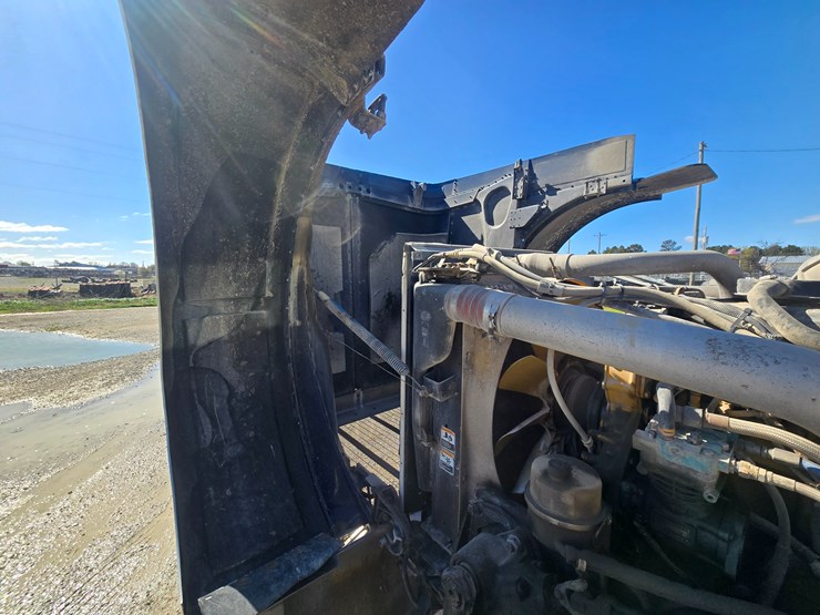 2005-peterbilt-379-image-43