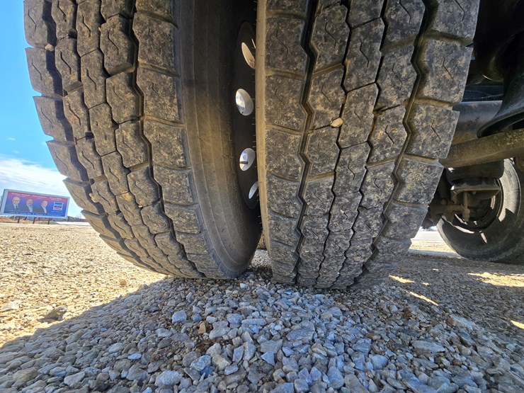 1996-peterbilt-377-image-80