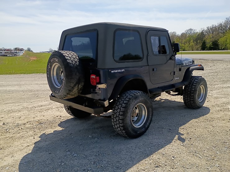 1993-jeep-wrangler-image-9