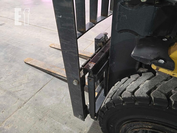 2021-caterpillar-gp25n-image-12