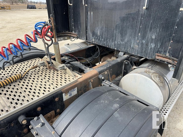 2005-kenworth-t800-image-25