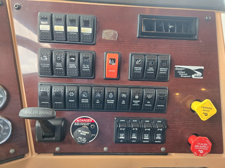 2017-western-star-5700xe-image-64