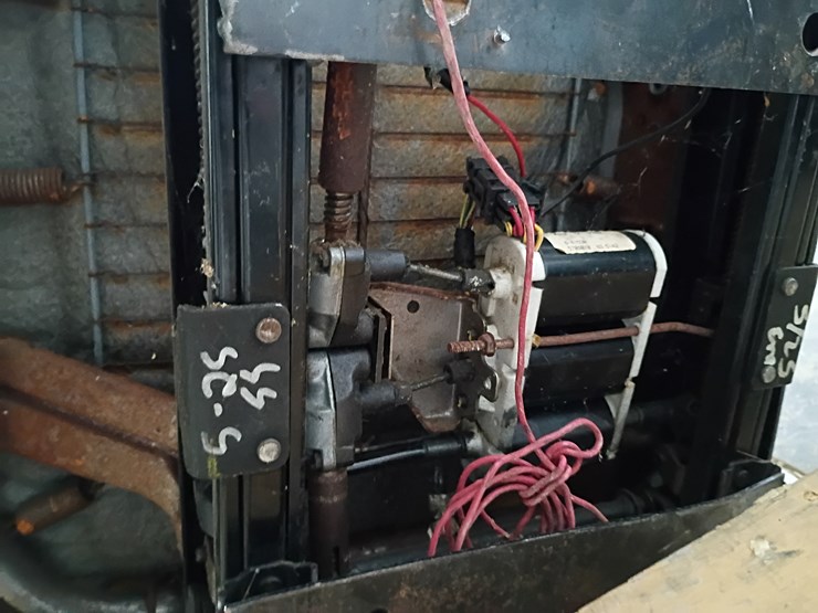 #21889-•-2--seats-from-1955-chevy-bel-air-image-5