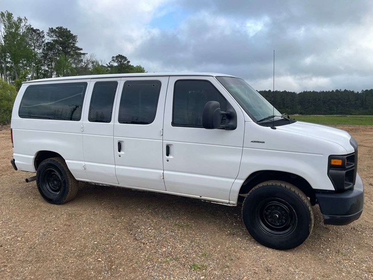 2011-ford-cargo-image-4