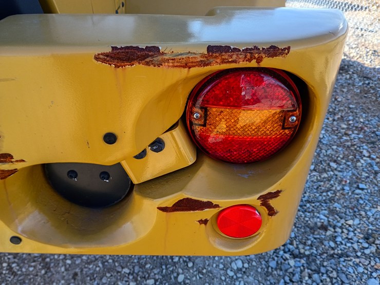 2023-caterpillar-910-image-92