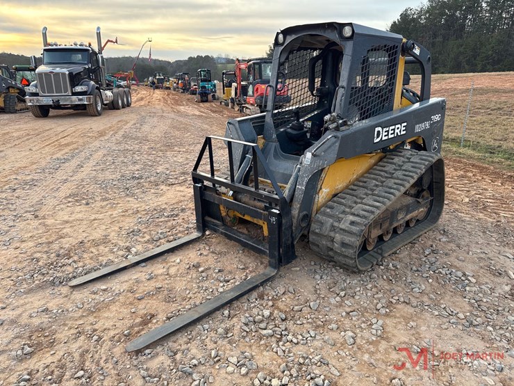 2014-deere-319d-image-2