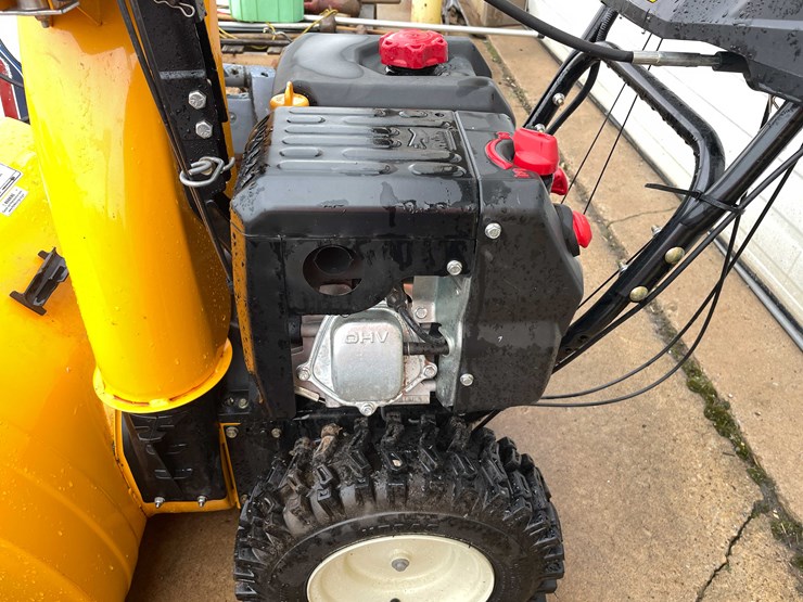 #7011-•-cub-cadet-26"-snowblower-(o3)-image-14
