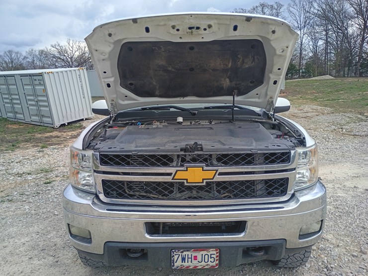 2013-chevrolet-2500-image-18