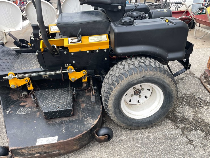 cub-cadet-tank-m72-image-10