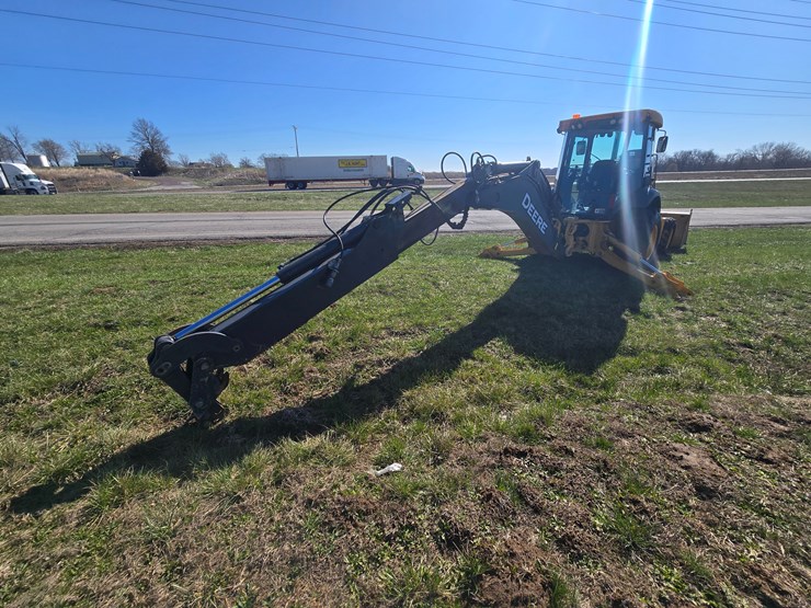2015-deere-410l-image-69