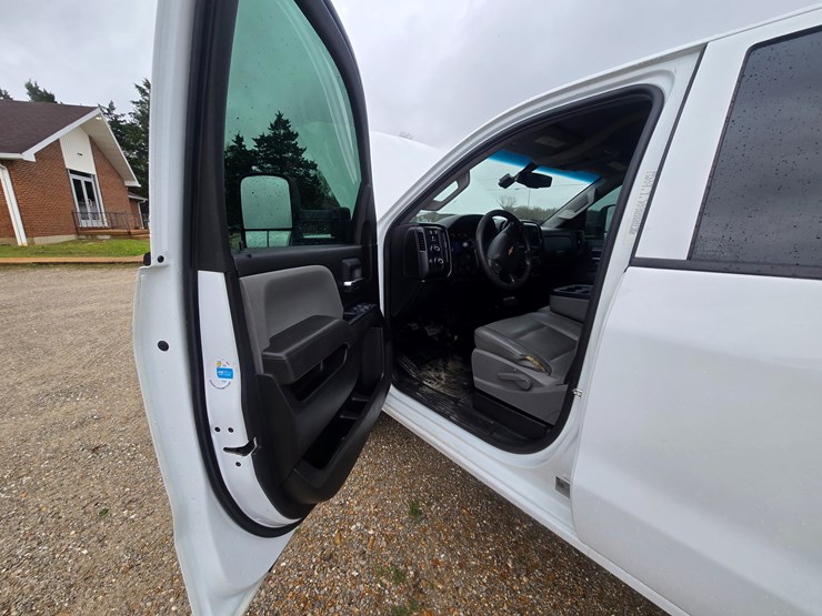 2019-chevrolet-silverado-2500-image-35