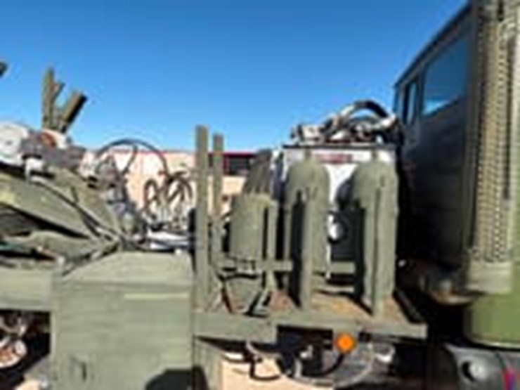 2001-freightliner-fl70-image-7