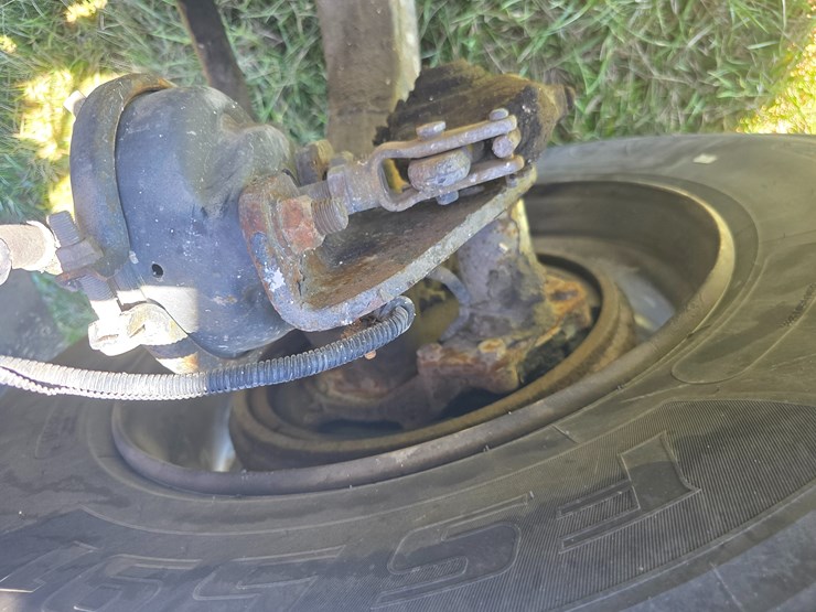 2005-freightliner-m2-106-image-32