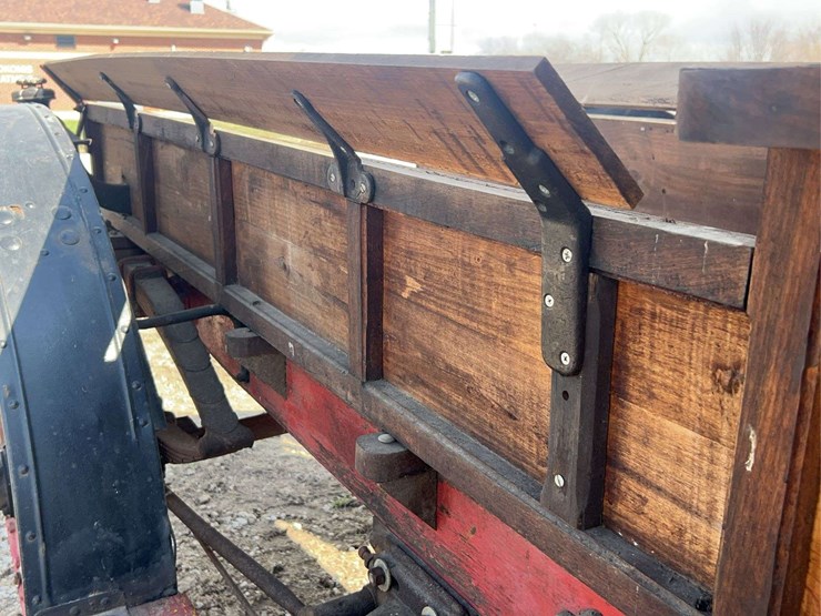 international-highwheeler-image-35