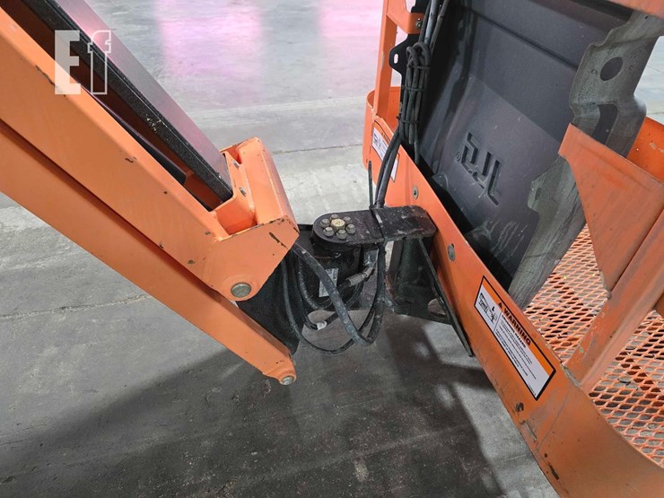 2015-jlg-e400ajpn-image-16