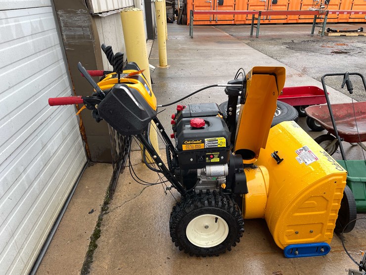 #7011-•-cub-cadet-26"-snowblower-(o3)-image-3