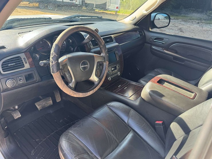 2007-gmc-sierra-1500-denali-image-11