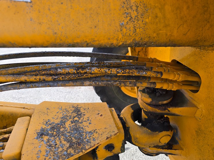 1971-deere-570a-image-27