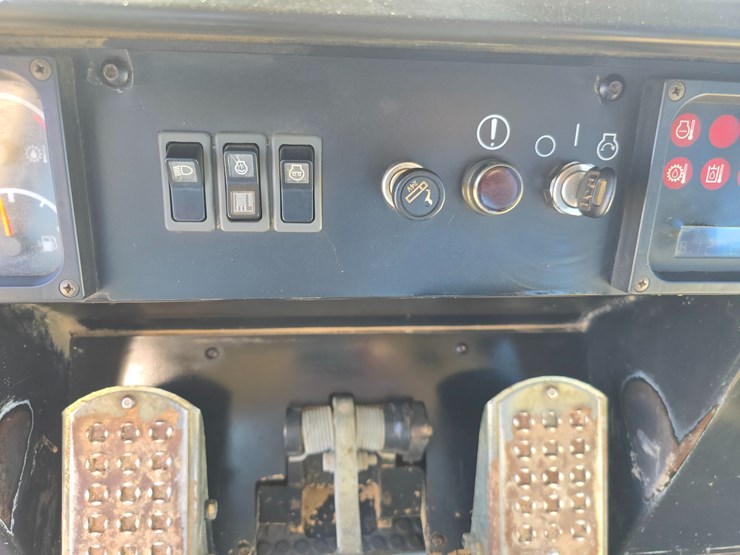 1996-caterpillar-953c-image-105