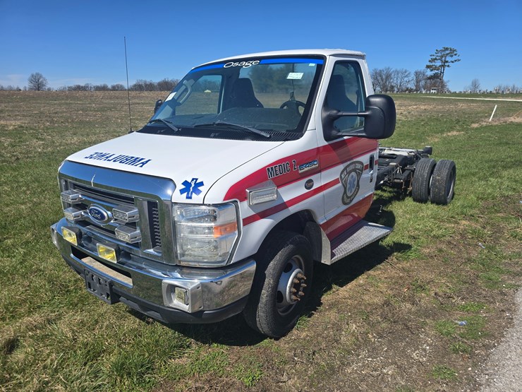 2016-ford-e450-image-1