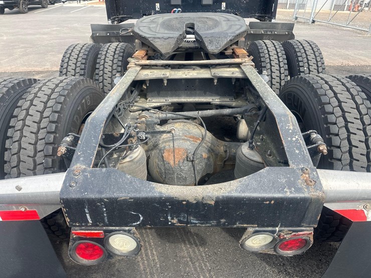 2016-peterbilt-579-image-13