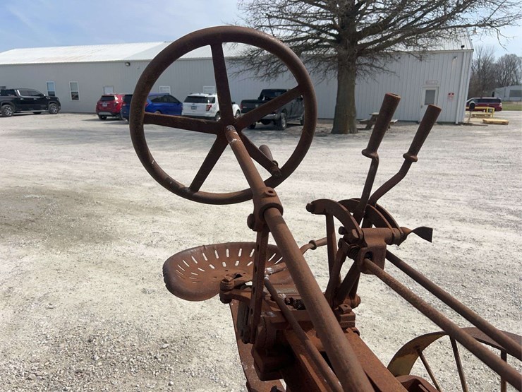 moline-universal-image-27