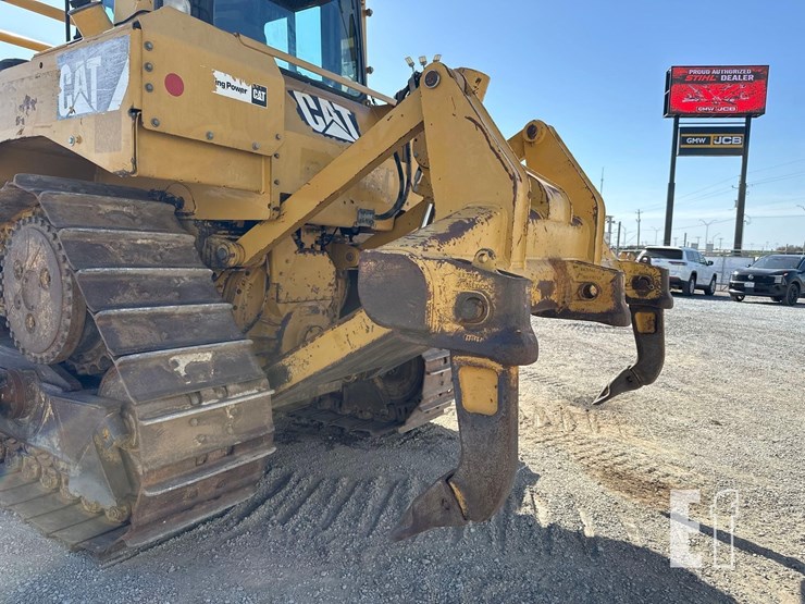 2011-caterpillar-d6t-image-14