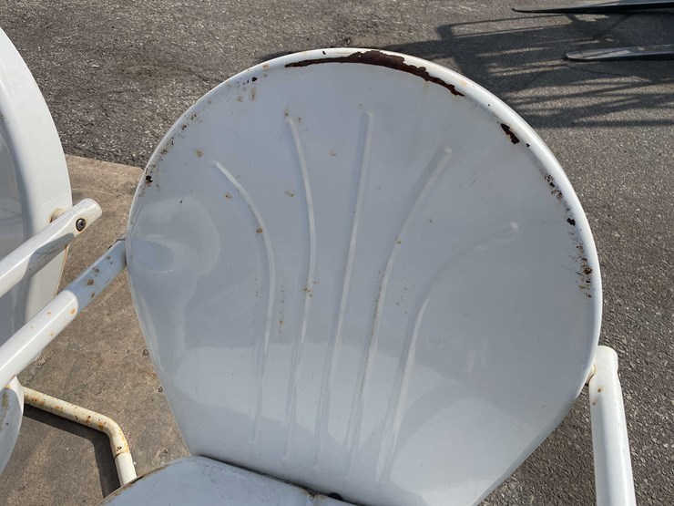 #7024-•-(4)-vintage-metal-patio-chairs-(o4)-image-2