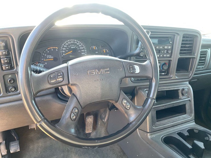 2003-gmc-sierra-2500-image-11