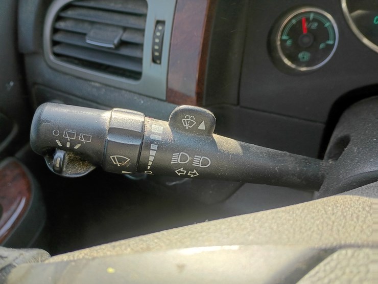 2010-chevrolet-tahoe-image-48