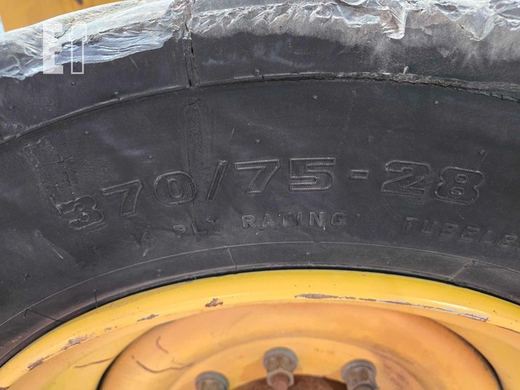 2013-caterpillar-tl943c-image-32