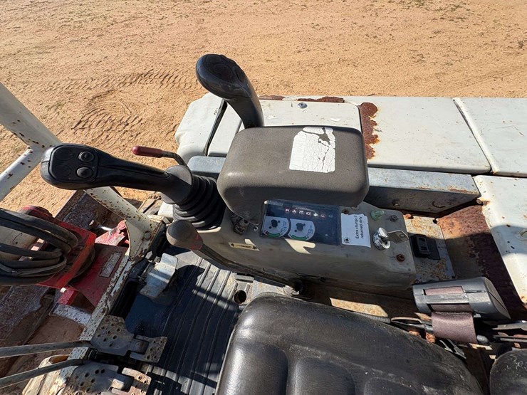 2013-takeuchi-tb235-image-26