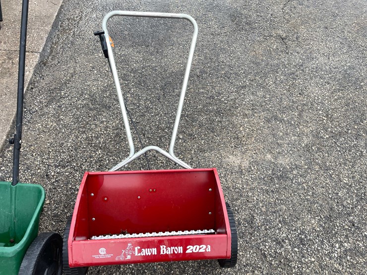 #7021-•-(2)-fertilizer-spreaders-and-wheelbarrow-(o3)-image-5