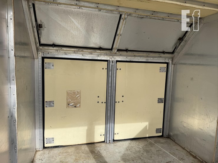 9'-container-doors-both-sides-image-3