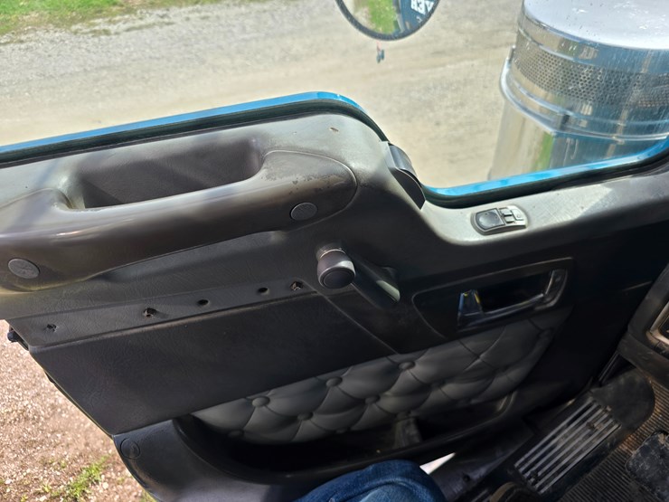 2007-kenworth-w900-image-70