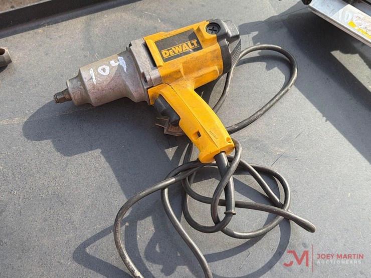 dewalt-1/2"-electric-impact-image-1