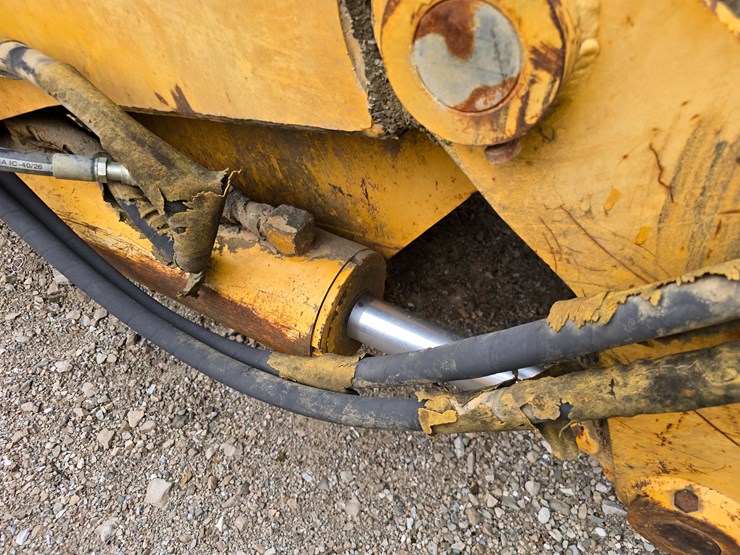 2006-deere-1812c-image-35